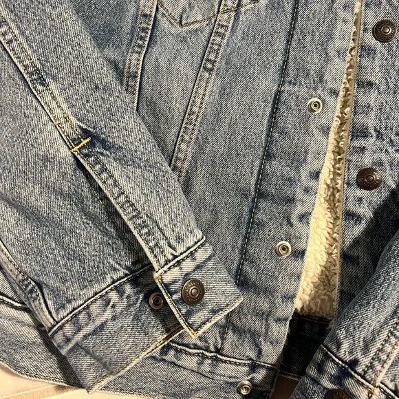 Levi’s Sherpa Trucker Distressed Wash Denim Jacket M - Picture 10 of 16